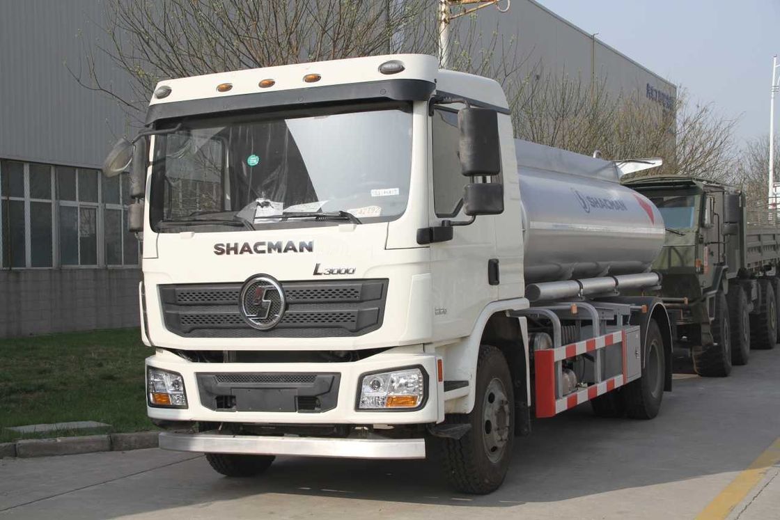 L3000 4x2 तेल टैंकर ट्रक 240HP EruoII सफेद SHACMAN तेल परिवहन ट्रक