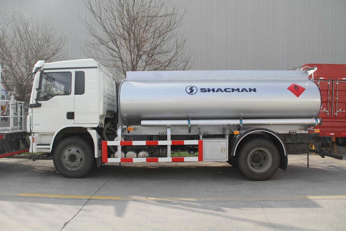 L3000 4x2 तेल टैंकर ट्रक 240HP EruoII सफेद SHACMAN तेल परिवहन ट्रक