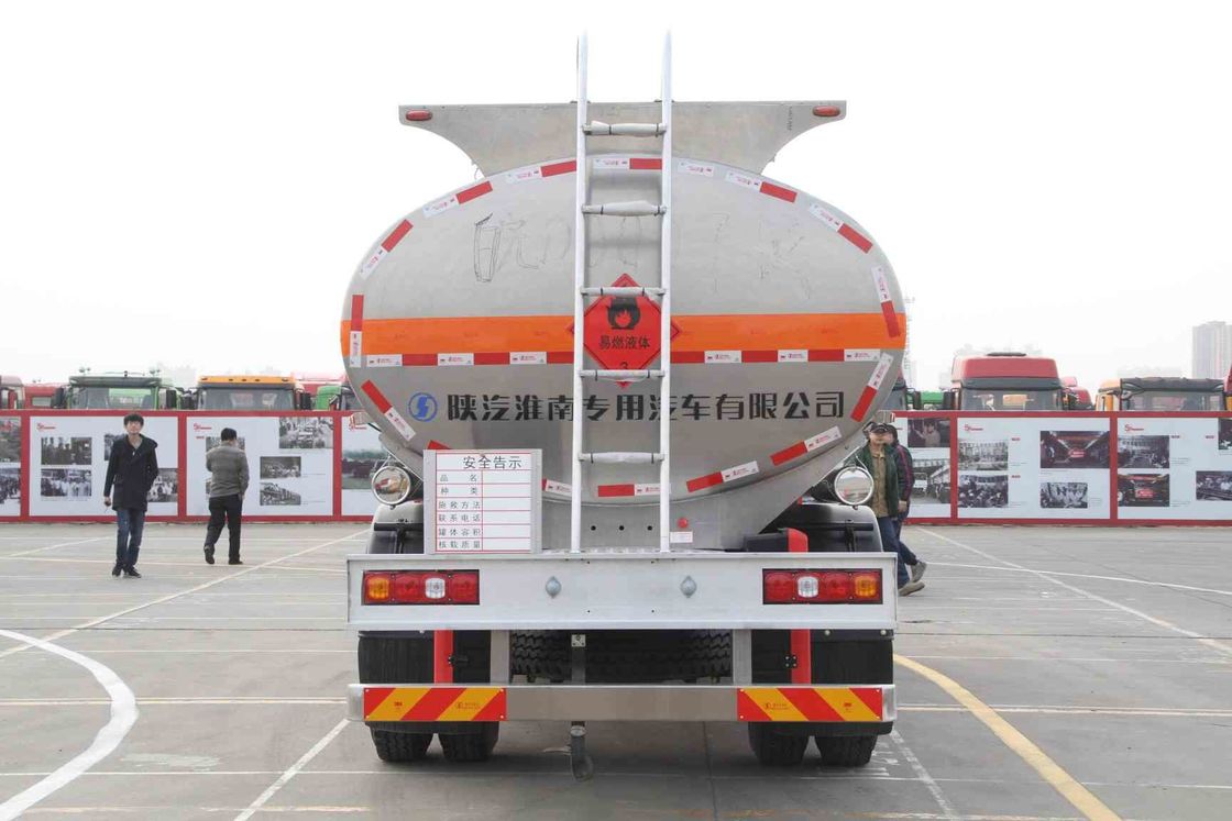 L3000 4x2 तेल टैंकर ट्रक 240HP EruoII सफेद SHACMAN तेल परिवहन ट्रक