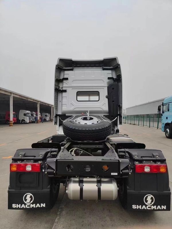 SHACMAN उच्च गुणवत्ता वाले ट्रैक्टर ट्रक X3000 4X2 डीजल इंजन 375HP यूरो वी 30-40tons रसद परिवहन ट्रैक्टर ट्रक