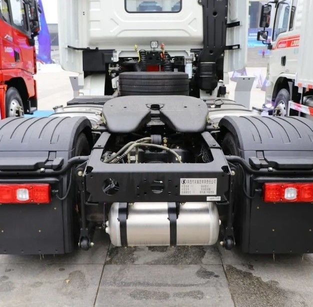 SHACMAN कंटेनर ट्रैक्टर ट्रक X3000 4*2 पोर्ट टर्मिनल ट्रैक्टर 420hp CUMMINS इंजन ब्रांड