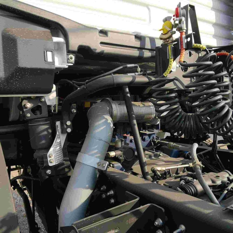 लाल SHACMAN F3000 375HP यूरो V 6-व्हील ट्रैक्टर हेड 4x2 WEICHAI इंजन