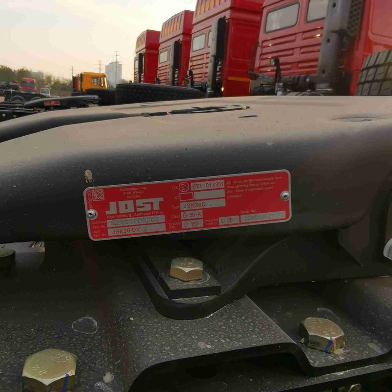 लाल SHACMAN F3000 375HP यूरो V 6 पहिया ट्रैक्टर सिर 4x2 WEICHAI इंजन