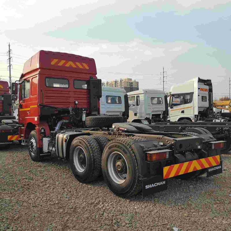 लाल SHACMAN F3000 375HP यूरो V 6 पहिया ट्रैक्टर सिर 4x2 WEICHAI इंजन