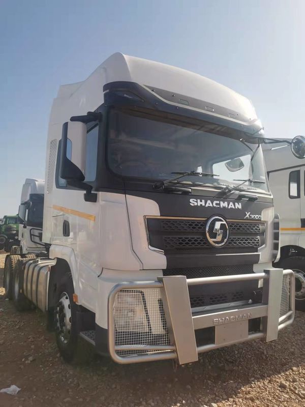 10 पहिया 6X4 SHACMAN ट्रैक्टर ट्रक X3000 SHACMAN टैंजानिया के लिए ट्रैक्टर CUMMINS ISME420 Euro3 55Ton ट्रैक्टर ट्रक