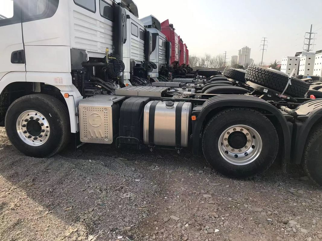 10 पहिया 6X4 SHACMAN ट्रैक्टर ट्रक X3000 SHACMAN टैंजानिया के लिए ट्रैक्टर CUMMINS ISME420 Euro3 55Ton ट्रैक्टर ट्रक