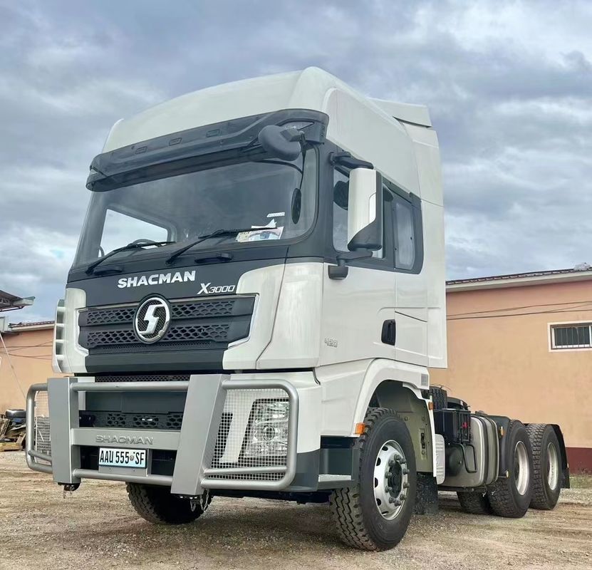 SHACMAN X3000 6X4 ट्रैक्टर हेड 420HP 450HP ट्रैक्टर ट्रक सिंगल डबल स्लीपर राइट ड्राइव के लिए तंजानिया