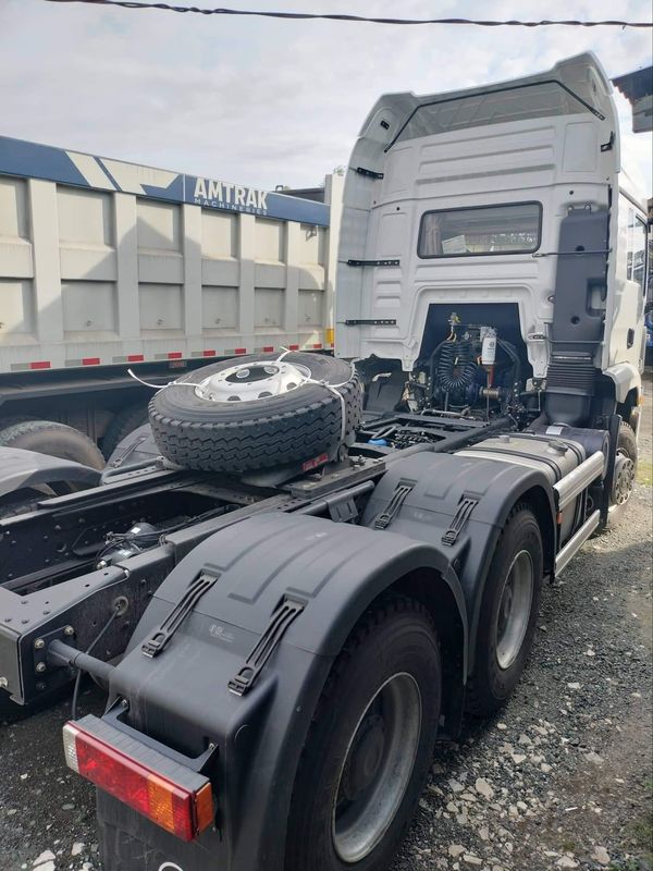 SHACMAN X3000 6X4 ट्रैक्टर हेड 420HP 450HP ट्रैक्टर ट्रक सिंगल डबल स्लीपर राइट ड्राइव के लिए तंजानिया